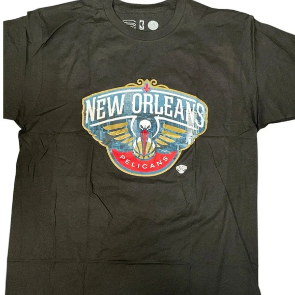NBA New Orleans Pelicans Stadium Essentials T-Shirt Black Size Medium NWT - Picture 2 of 10